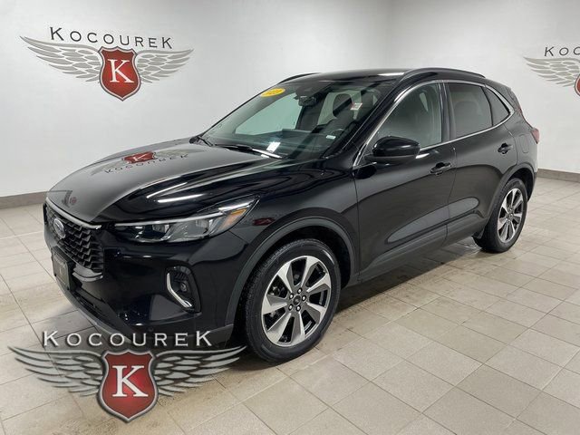 Used 2023 Ford Escape Platinum image 3