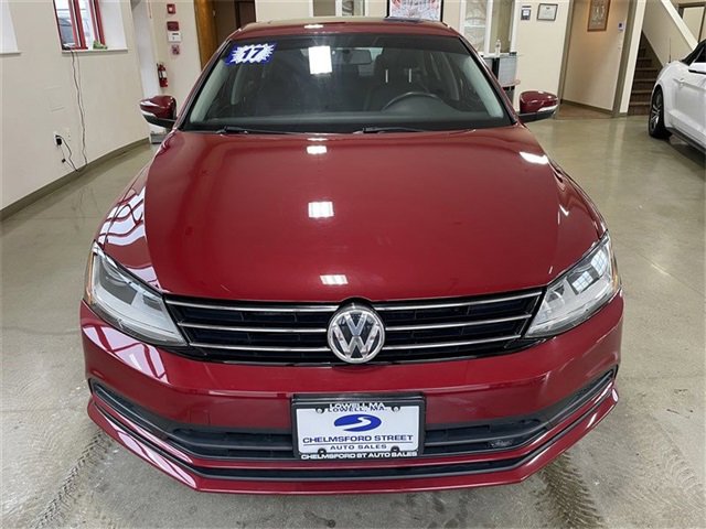 Used 2017 Volkswagen Jetta SE image 2