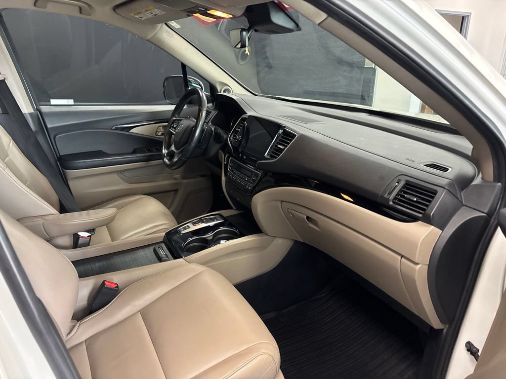 Used 2019 Honda Pilot Touring image 12