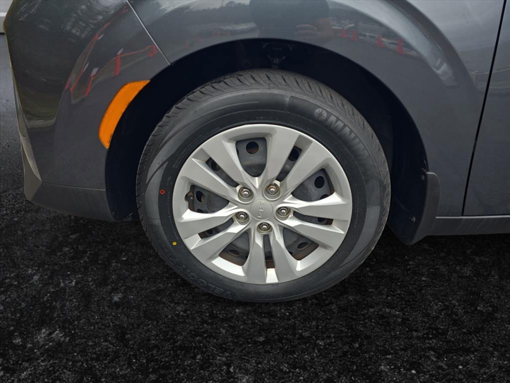 Used 2022 Kia Soul LX image 9