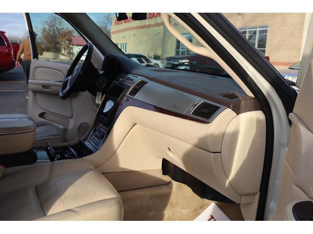 Used 2007 Cadillac Escalade AWD w/ Information Package image 16
