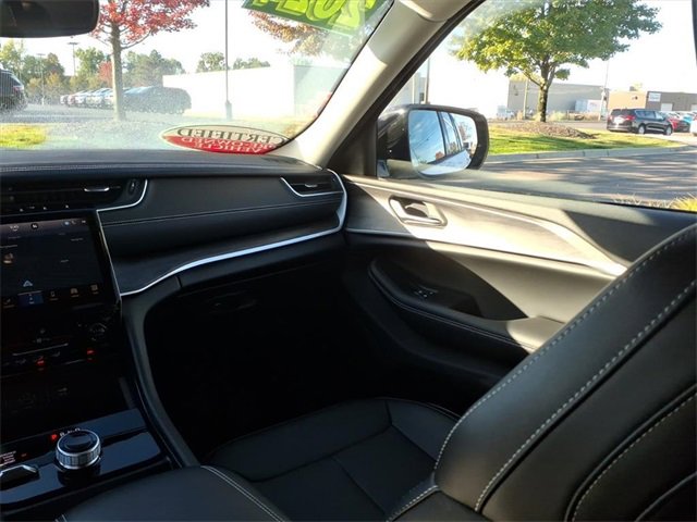 Certified 2024 Jeep Grand Cherokee Limited image 12