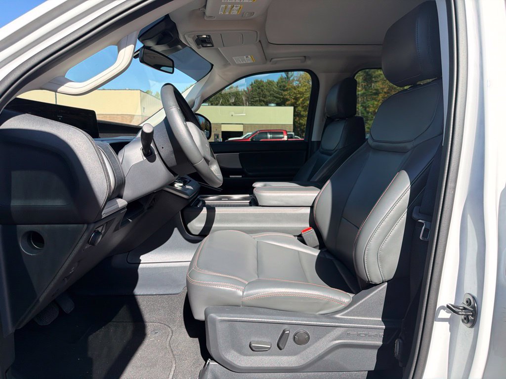 Used 2025 Ford Expedition Active AWD/4WD image 14