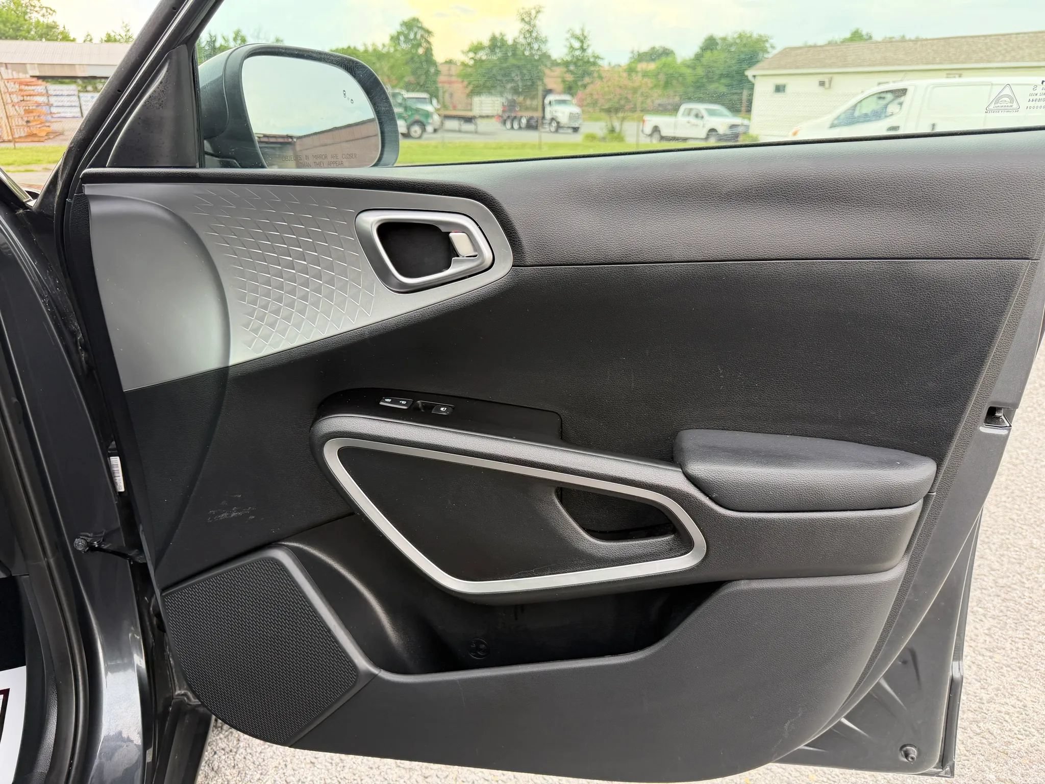 Used 2023 Kia Soul LX w/ Option Group 015 FWD image 28