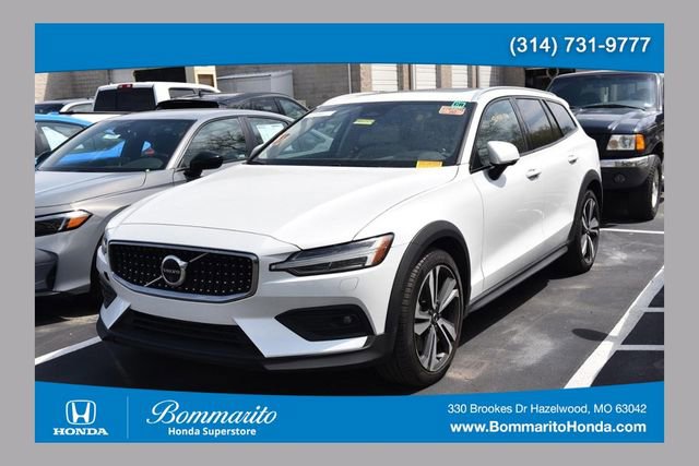 Used 2025 Volvo V60 B5 Cross Country Plus image 1