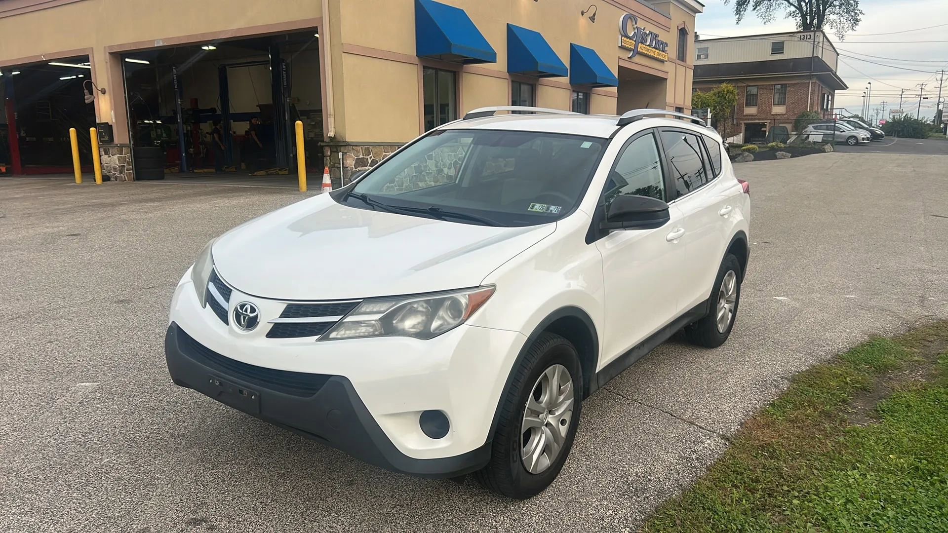 Used 2015 Toyota RAV4 LE image 16