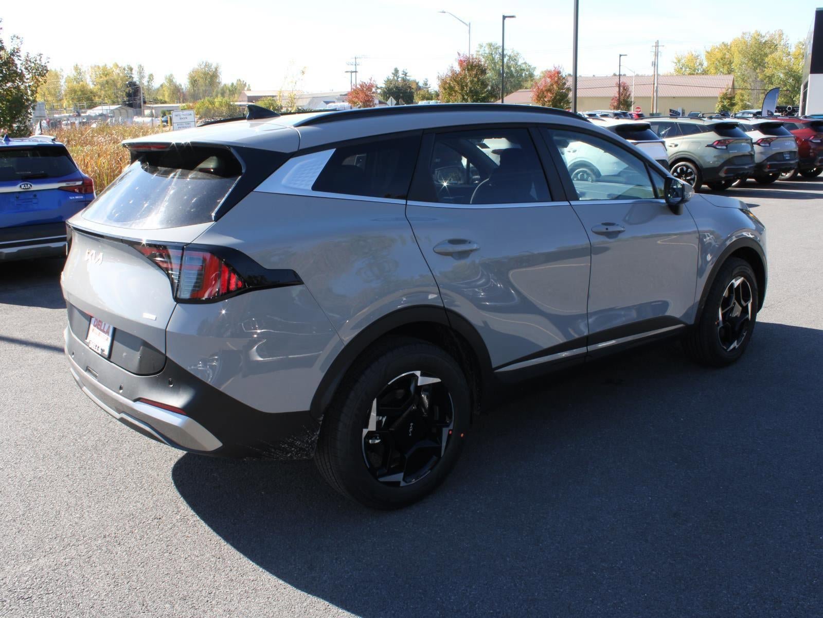 New 2026 Kia Sportage EX w/ EX Panoramic Sunroof Package image 4
