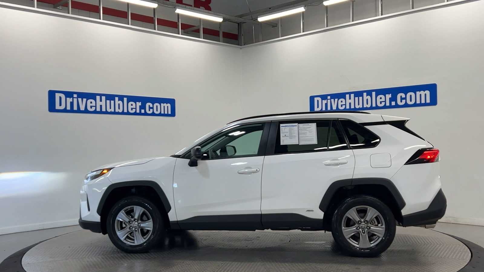 Used 2023 Toyota RAV4 LE AWD/4WD image 5