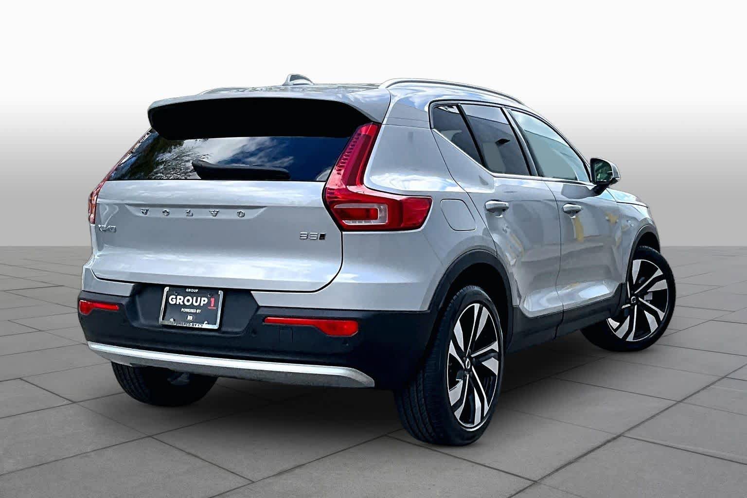 Used 2025 Volvo XC40 B5 Plus AWD/4WD image 13