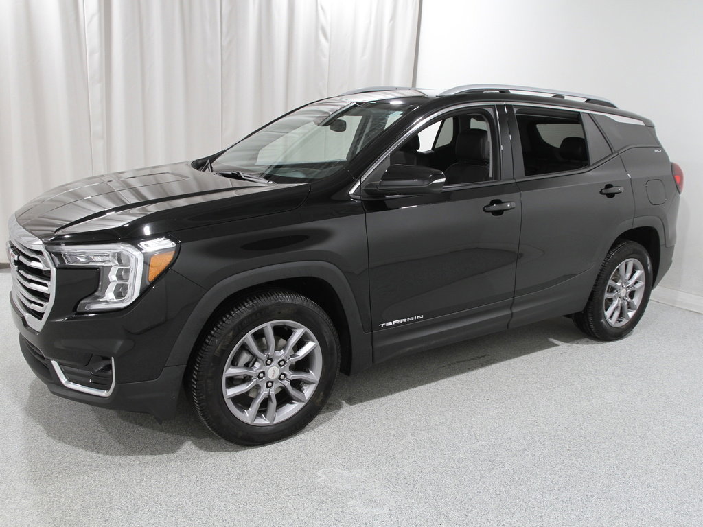 Certified 2022 GMC Terrain SLT w/ Infotainment Package II image 3