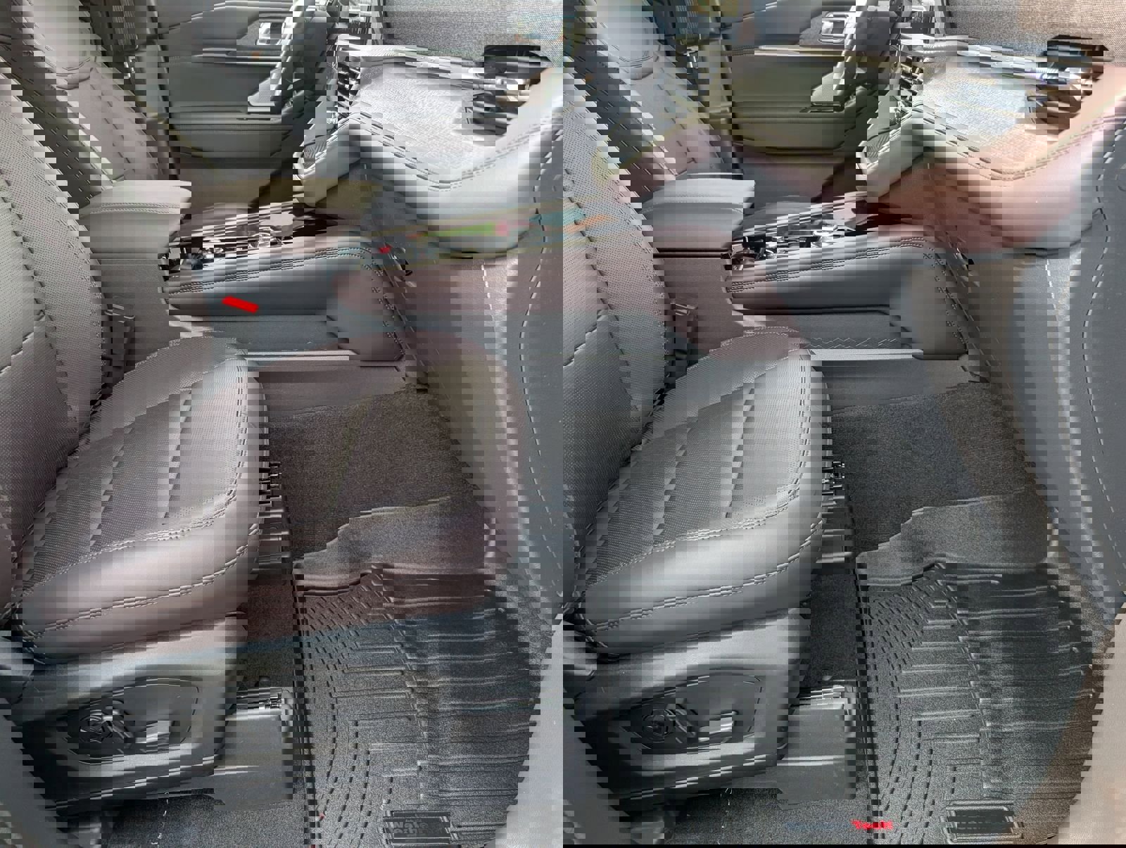 New 2026 Ford Explorer Platinum image 29