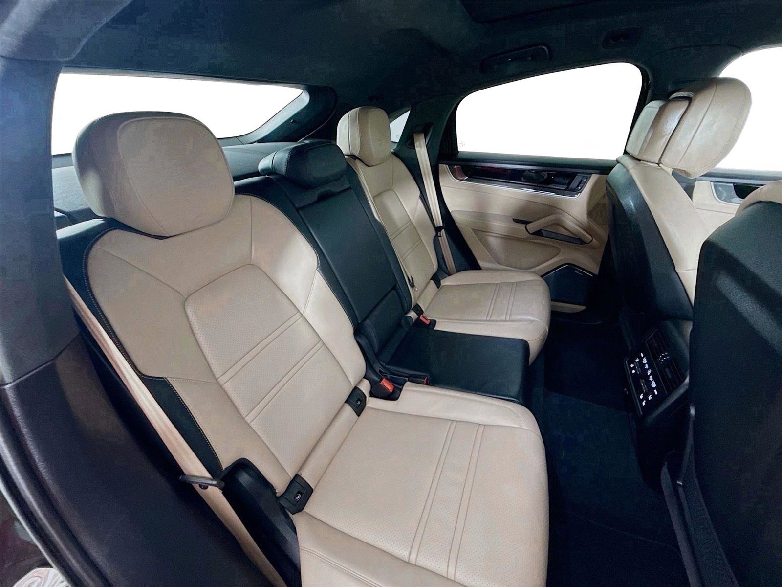 Used 2025 Porsche Cayenne Turbo AWD/4WD image 24