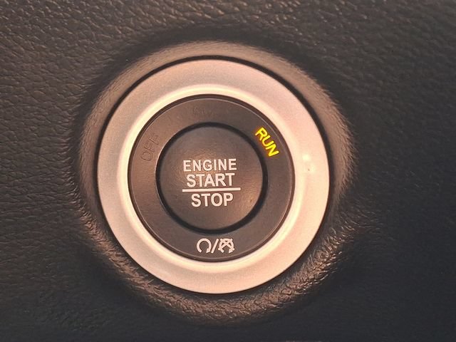 Used 2025 Chrysler Pacifica Select FWD image 26