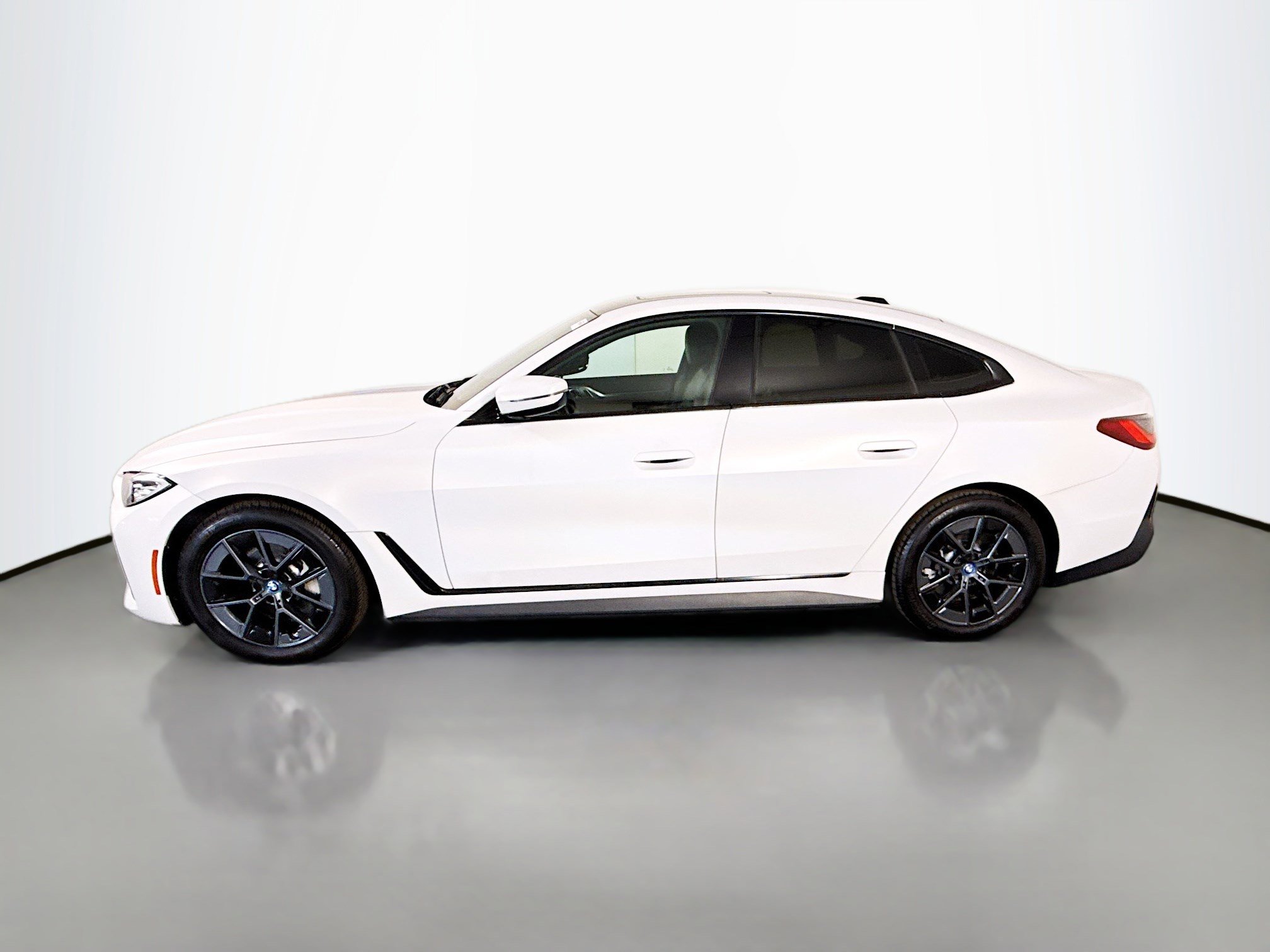 Used 2023 BMW i4 eDrive40 RWD image 6