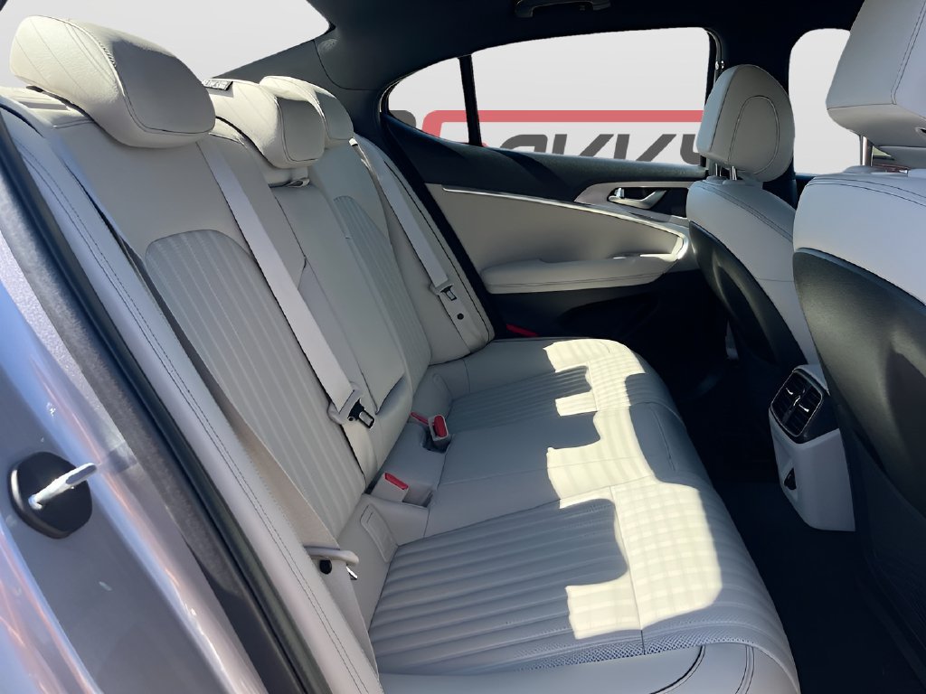 Used 2023 Genesis G70 2.0T AWD/4WD image 28