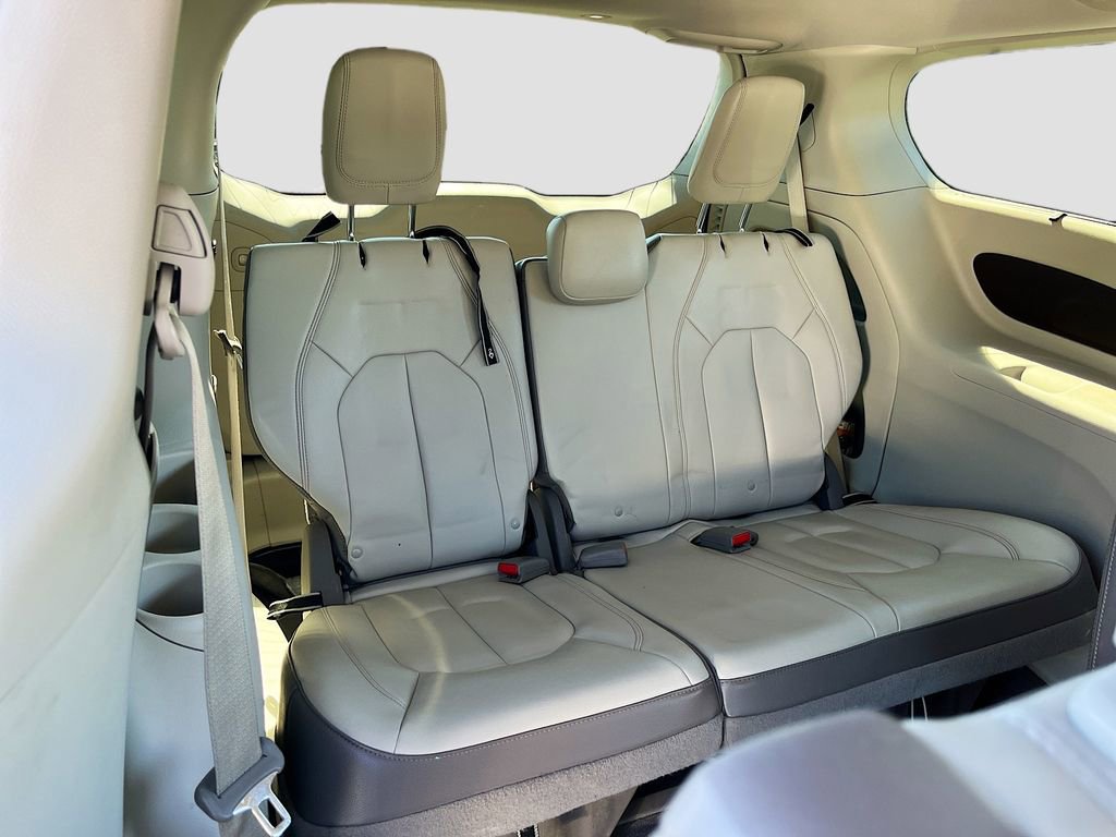 Used 2017 Chrysler Pacifica Touring-L image 25