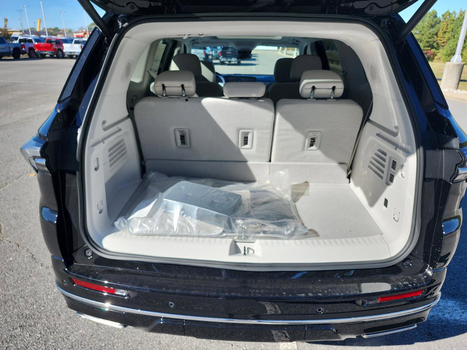 New 2026 Buick Enclave Avenir image 9