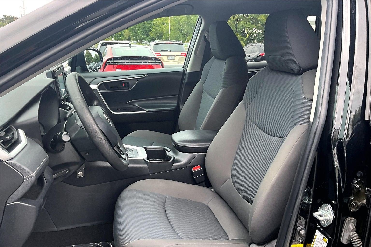 Used 2022 Toyota RAV4 LE AWD/4WD image 23