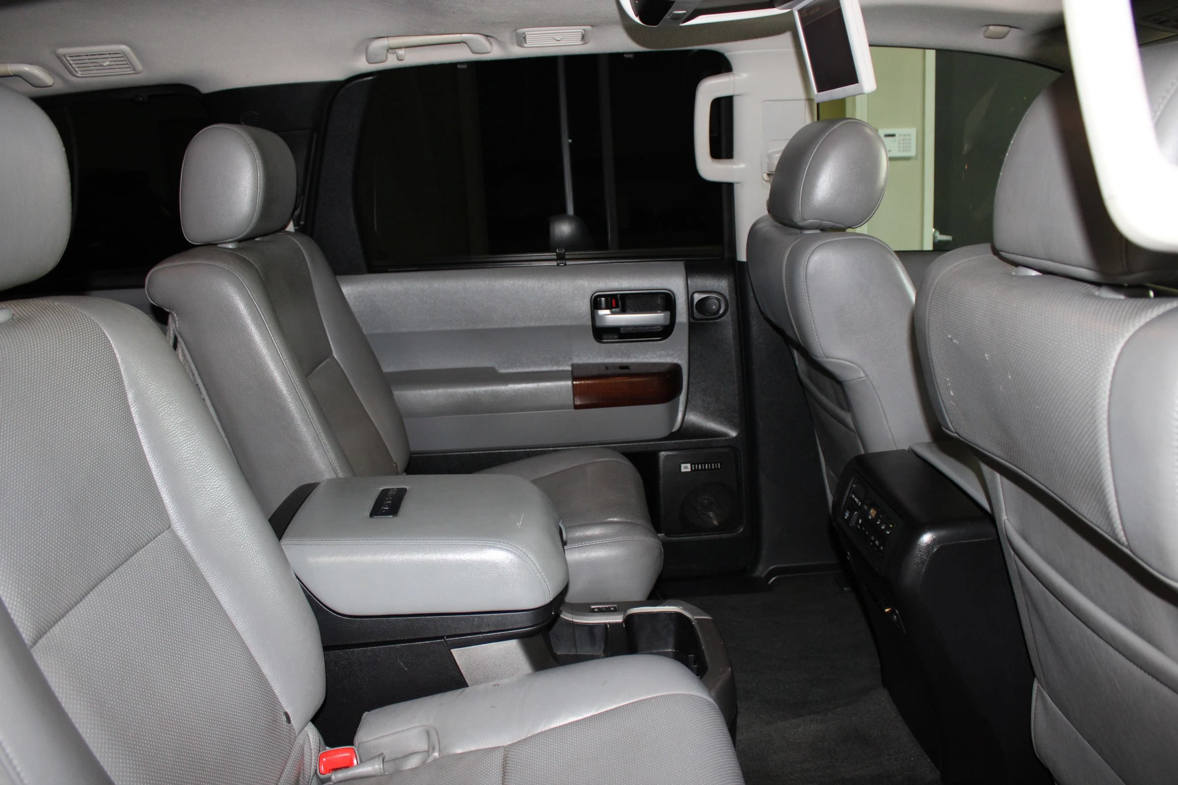 Used 2014 Toyota Sequoia Platinum RWD image 41