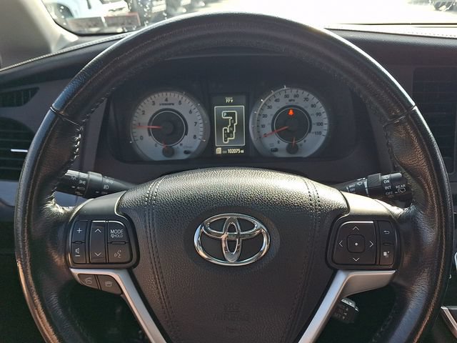 Used 2016 Toyota Sienna SE w/ SE Preferred Package FWD image 20