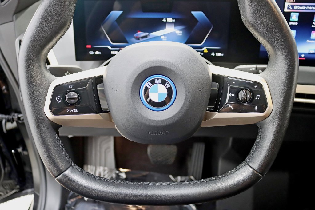 Used 2024 BMW iX xDrive50 w/ Sport Package AWD/4WD image 14