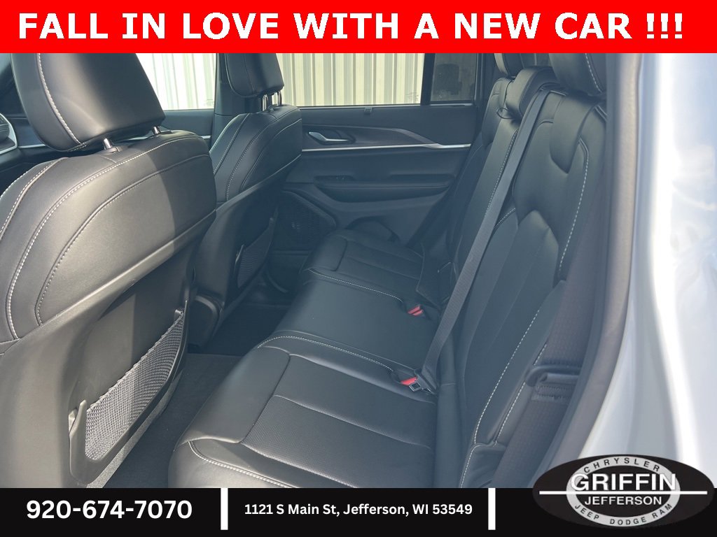 New 2025 Jeep Grand Cherokee Limited w/ Luxury Tech Group II image 16