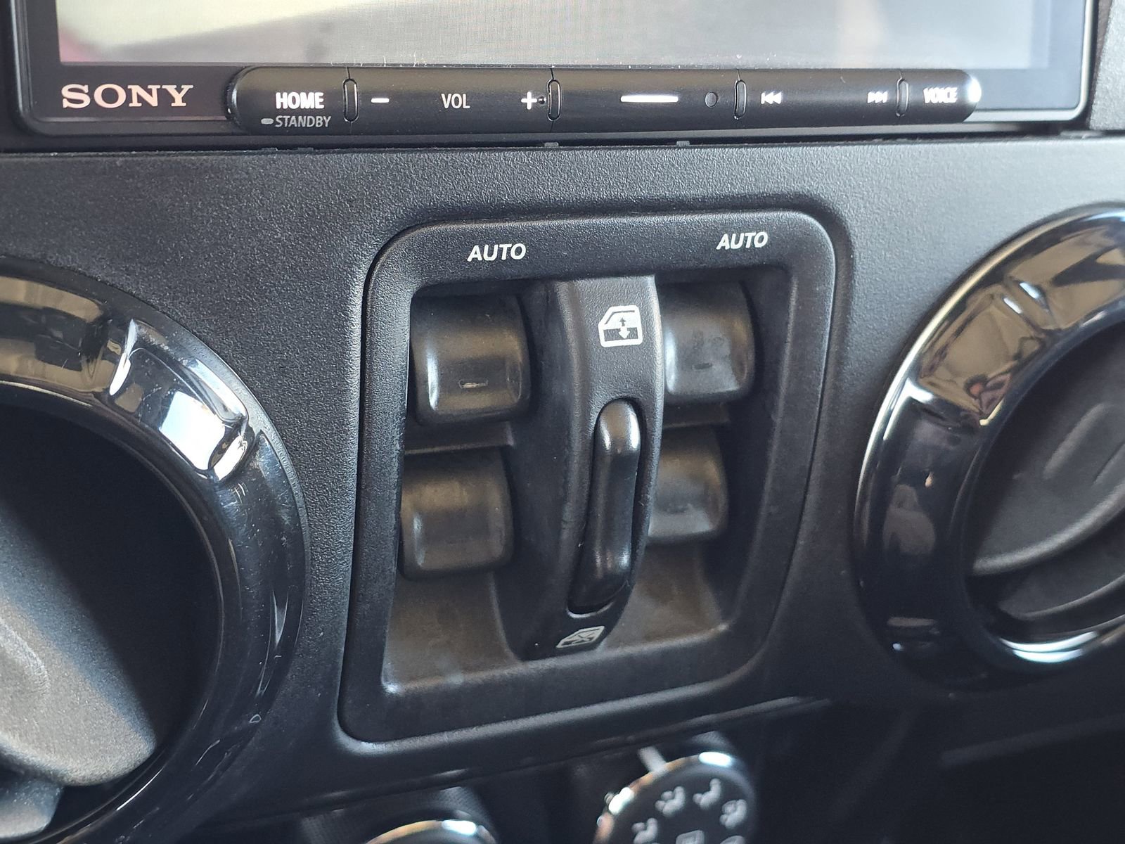 Used 2017 Jeep Wrangler Unlimited Sahara w/ Max Tow Package image 26