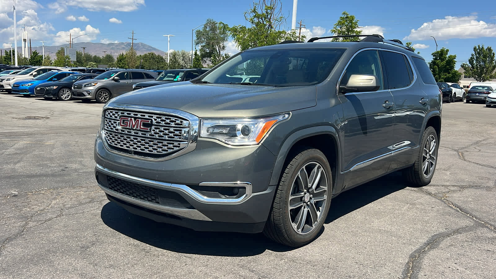 Used 2017 GMC Acadia Denali w/ Technology Package AWD/4WD video 1