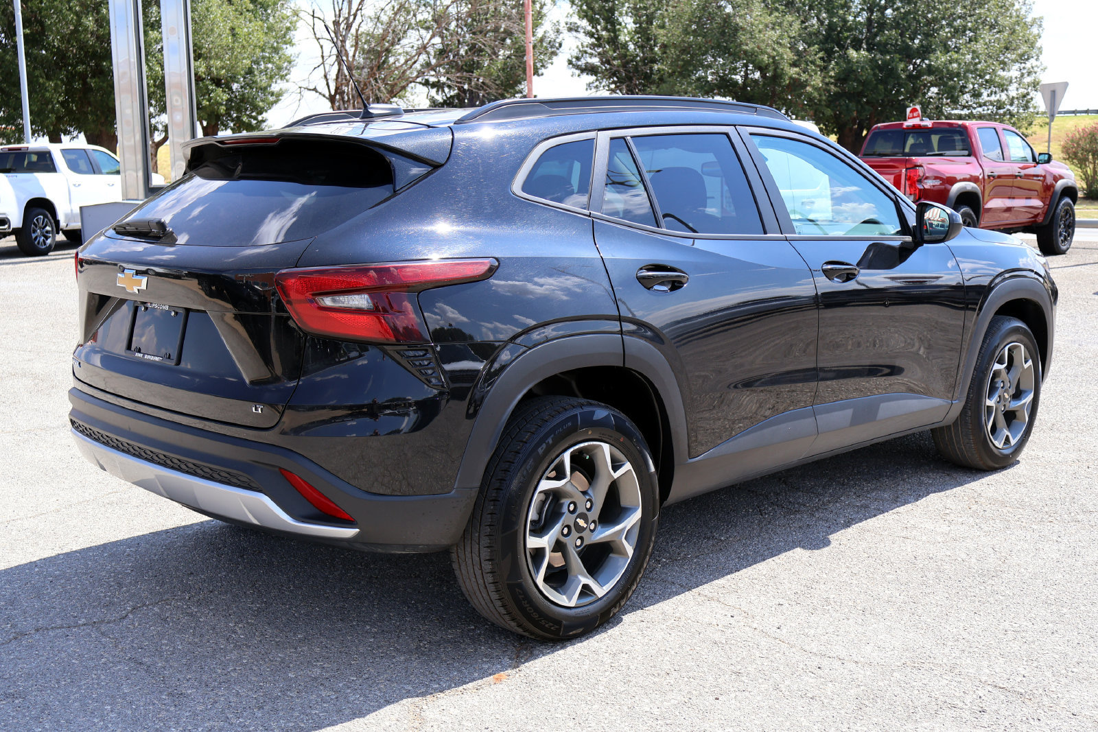 Used 2025 Chevrolet Trax LT FWD image 6
