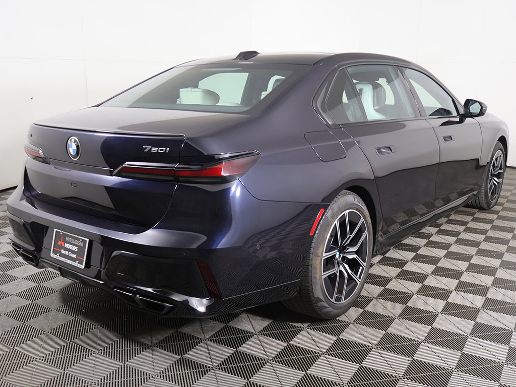 Used 2023 BMW 760i xDrive w/ Luxury Rear Seating Package AWD/4WD image 12