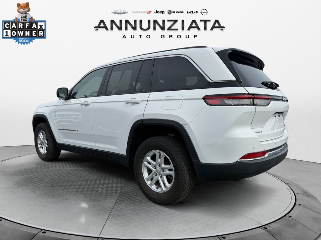 Used 2023 Jeep Grand Cherokee Laredo AWD/4WD image 3