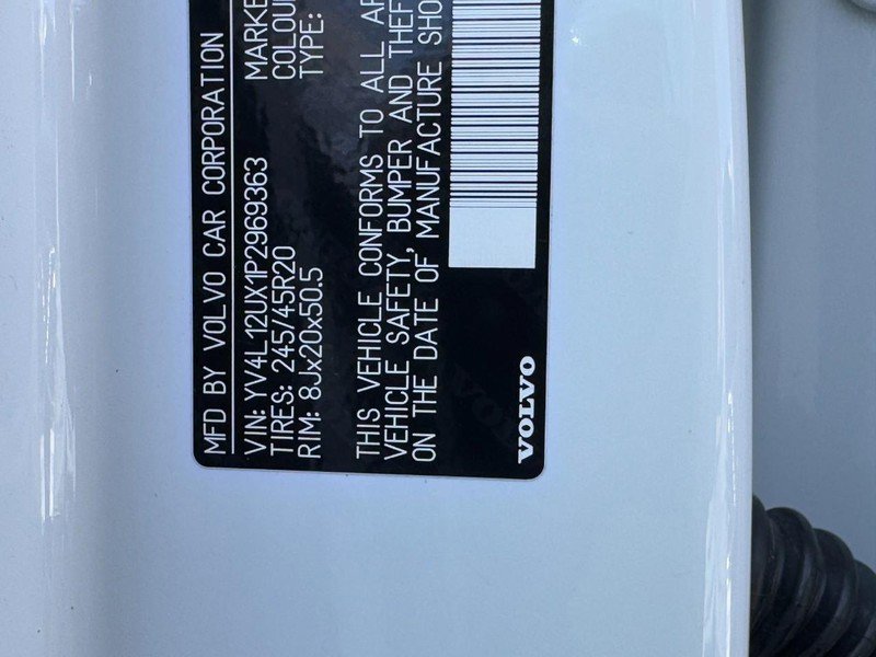 Certified 2023 Volvo XC40 B5 Ultimate w/ Protection Package Premier image 25