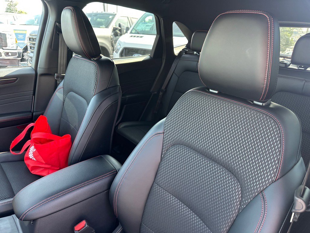 New 2025 Ford Escape ST-Line w/ Tech Pack #1 image 12