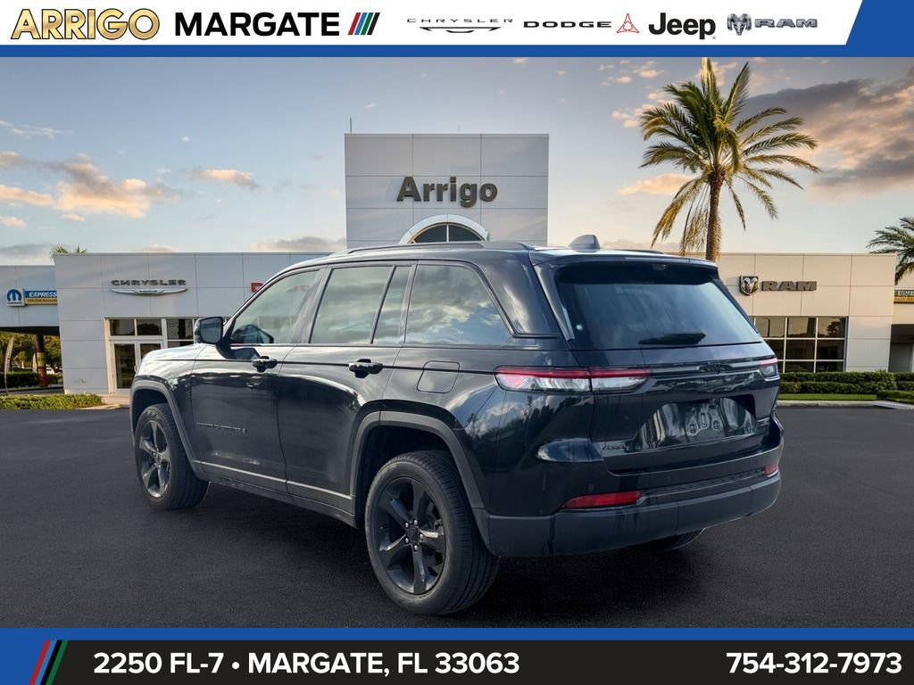 Used 2025 Jeep Grand Cherokee Limited w/ Luxury Tech Group II AWD/4WD image 5