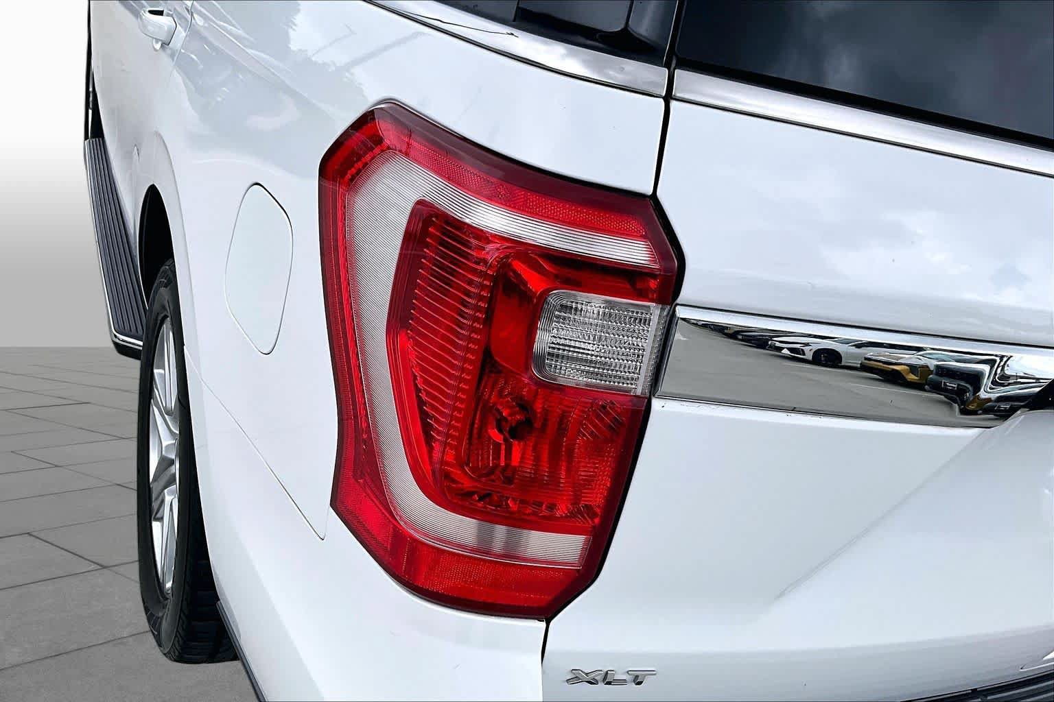 Used 2019 Ford Expedition XLT w/ Equipment Group 202A AWD/4WD image 28