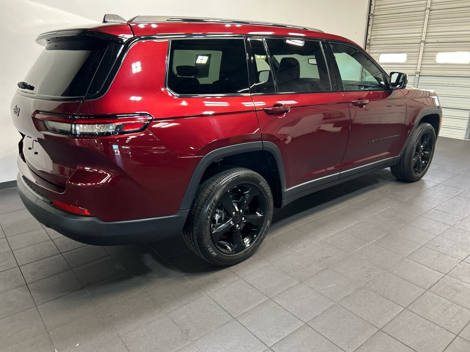 Used 2024 Jeep Grand Cherokee L Altitude AWD/4WD image 5
