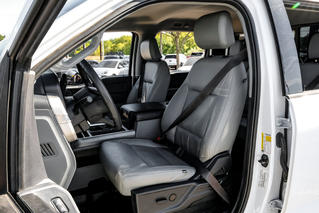 Used 2023 Ford F250 XLT w/ Black Appearance Package AWD/4WD image 31