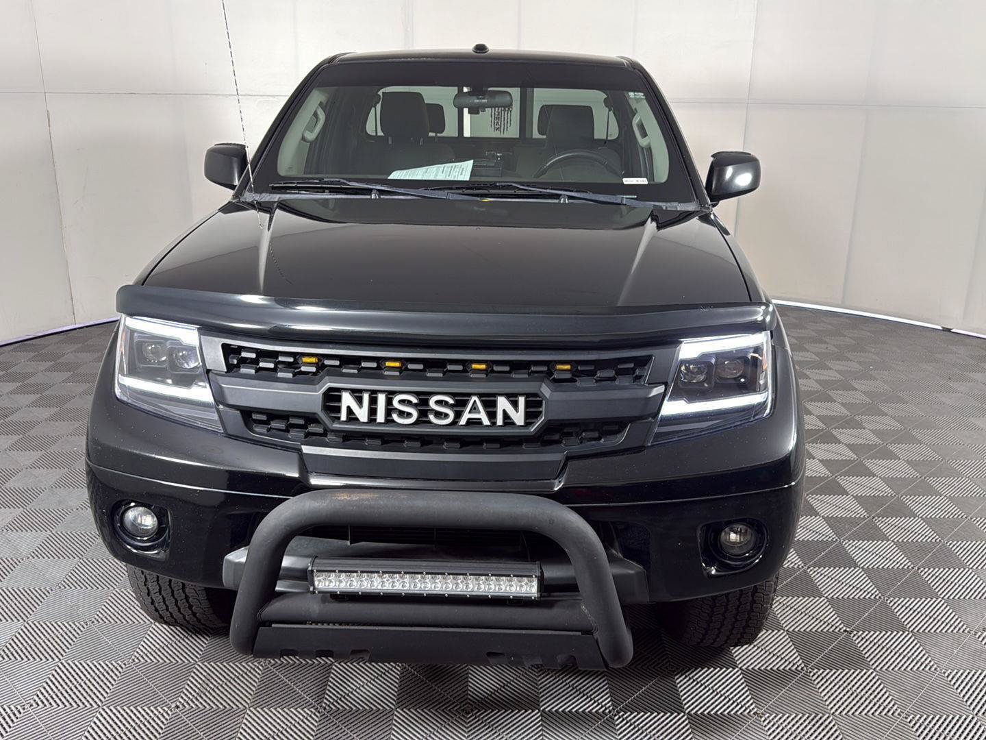 Used 2014 Nissan Frontier SV AWD/4WD image 2