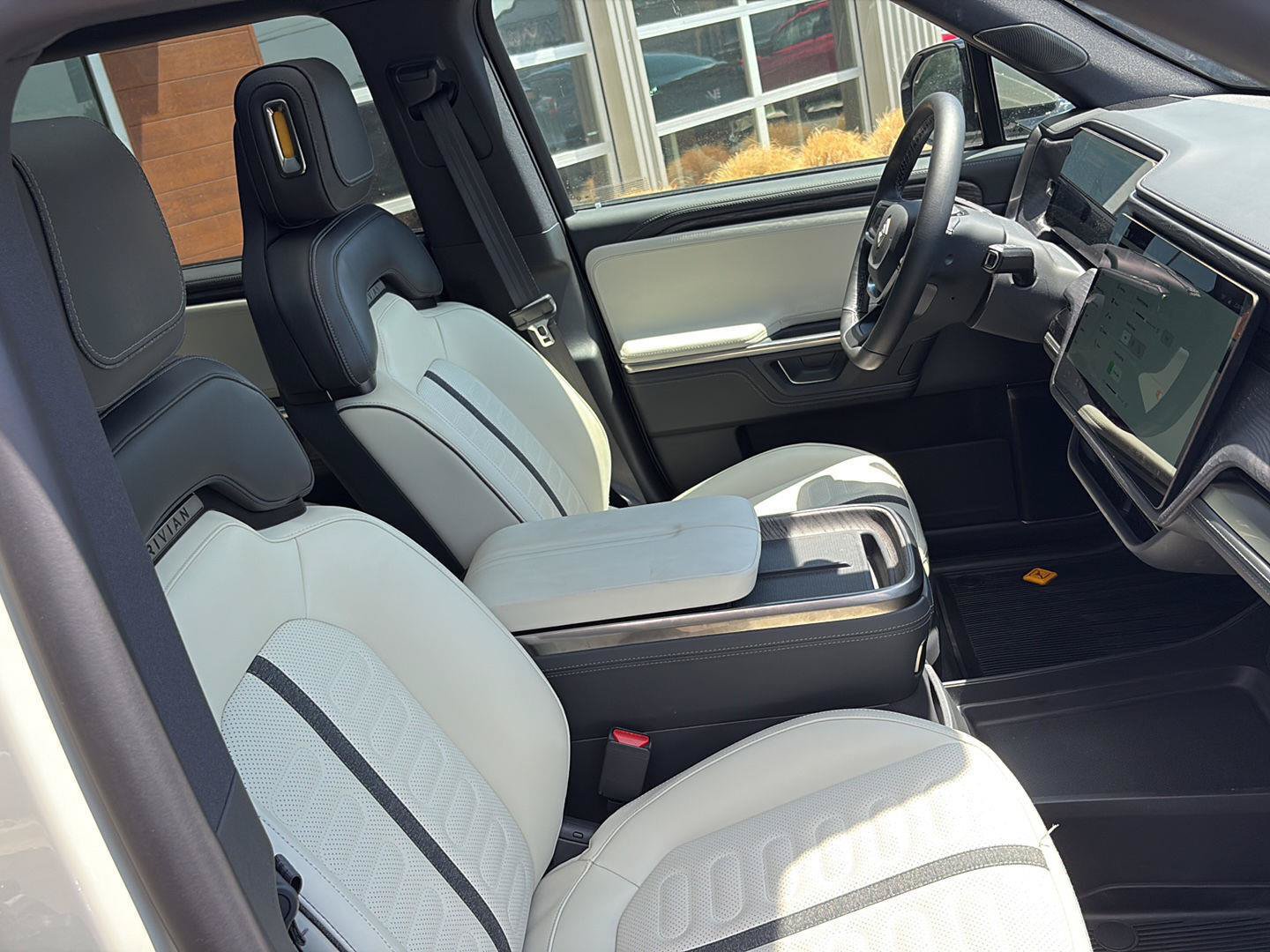Used 2025 Rivian R1S Adventure AWD/4WD image 12