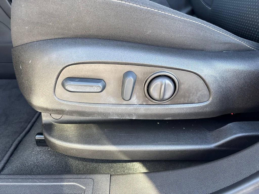 Used 2023 GMC Acadia SLE w/ Driver Convenience Package image 15