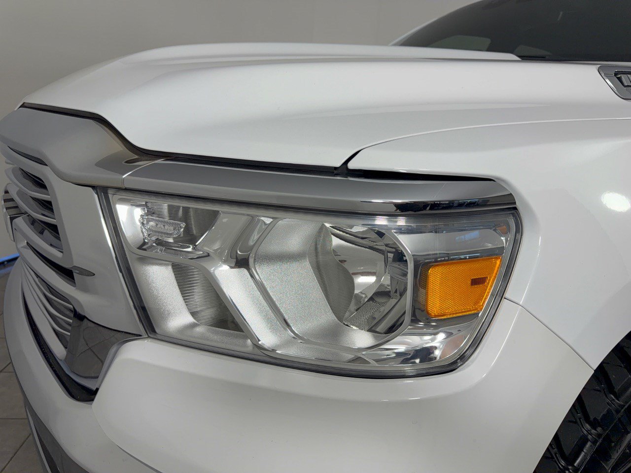 Used 2023 RAM 1500 Laramie AWD/4WD image 12