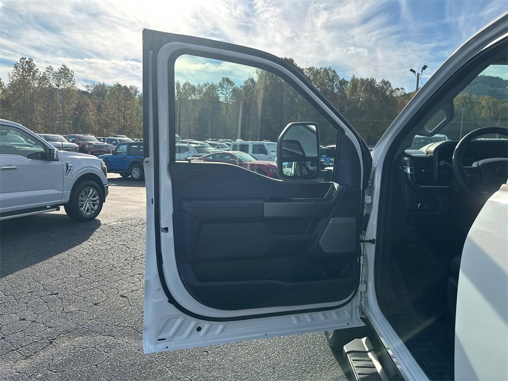 New 2026 Ford F250 Lariat w/ Black Appearance Package image 16