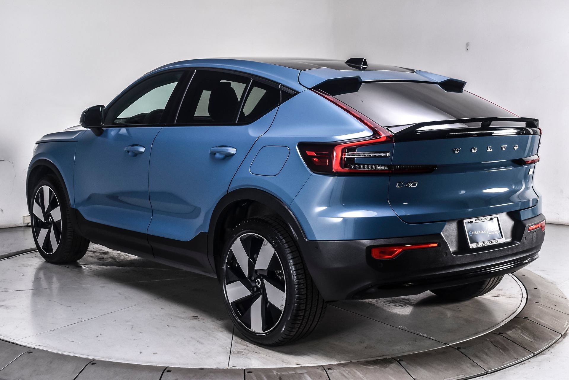 Used 2023 Volvo C40 P8 Recharge Ultimate AWD/4WD image 3