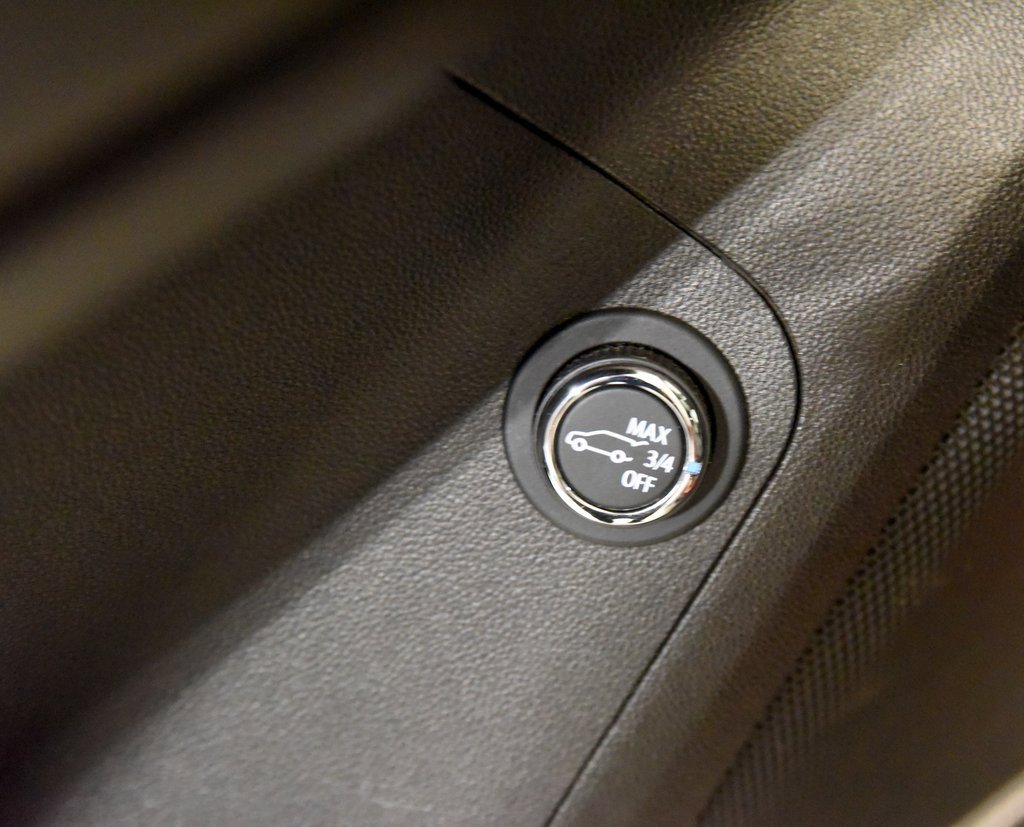 Used 2023 GMC Acadia SLT w/ Preferred Package image 18