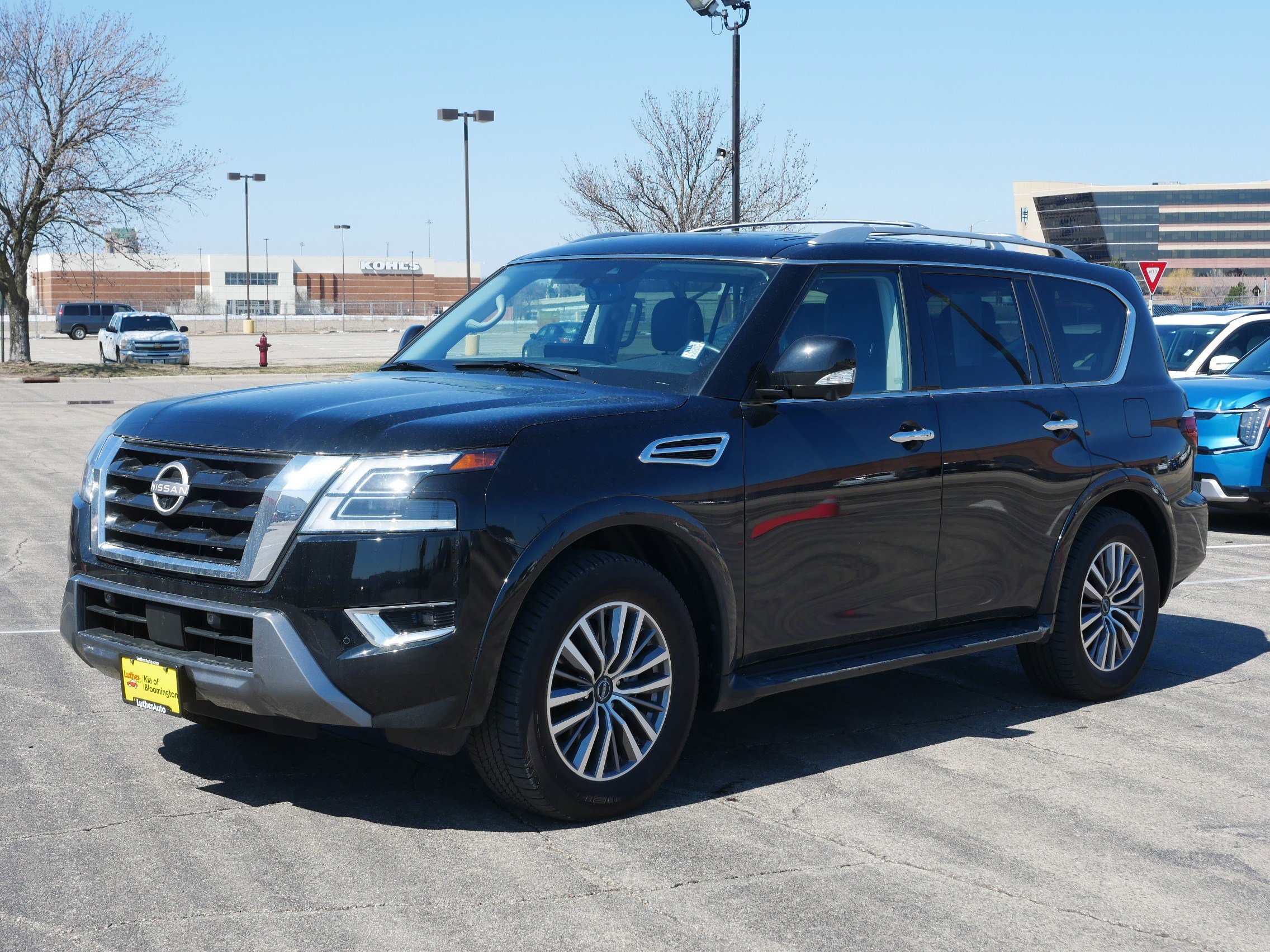 Used 2024 Nissan Armada SL w/ Captain's Chairs Package image 2