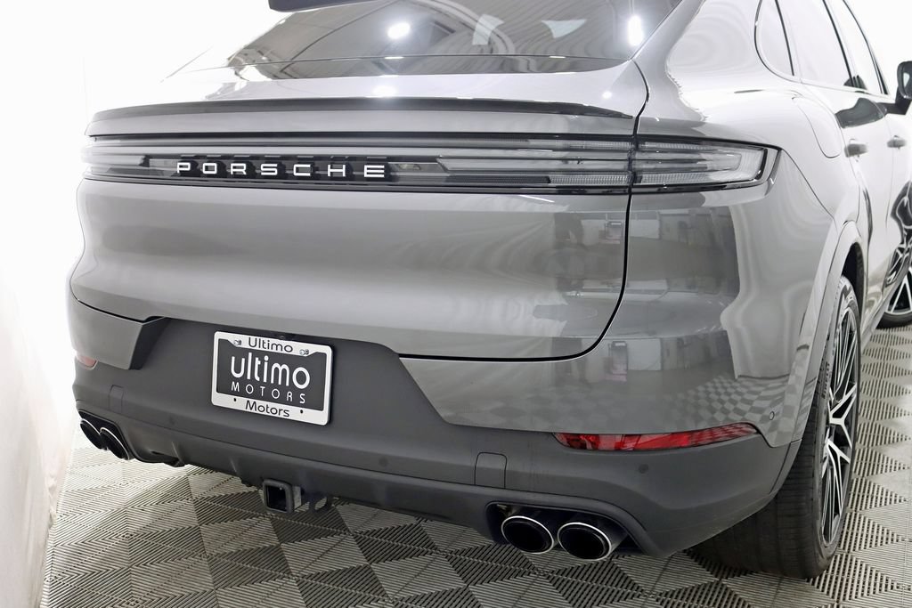 Used 2024 Porsche Cayenne S AWD/4WD image 12