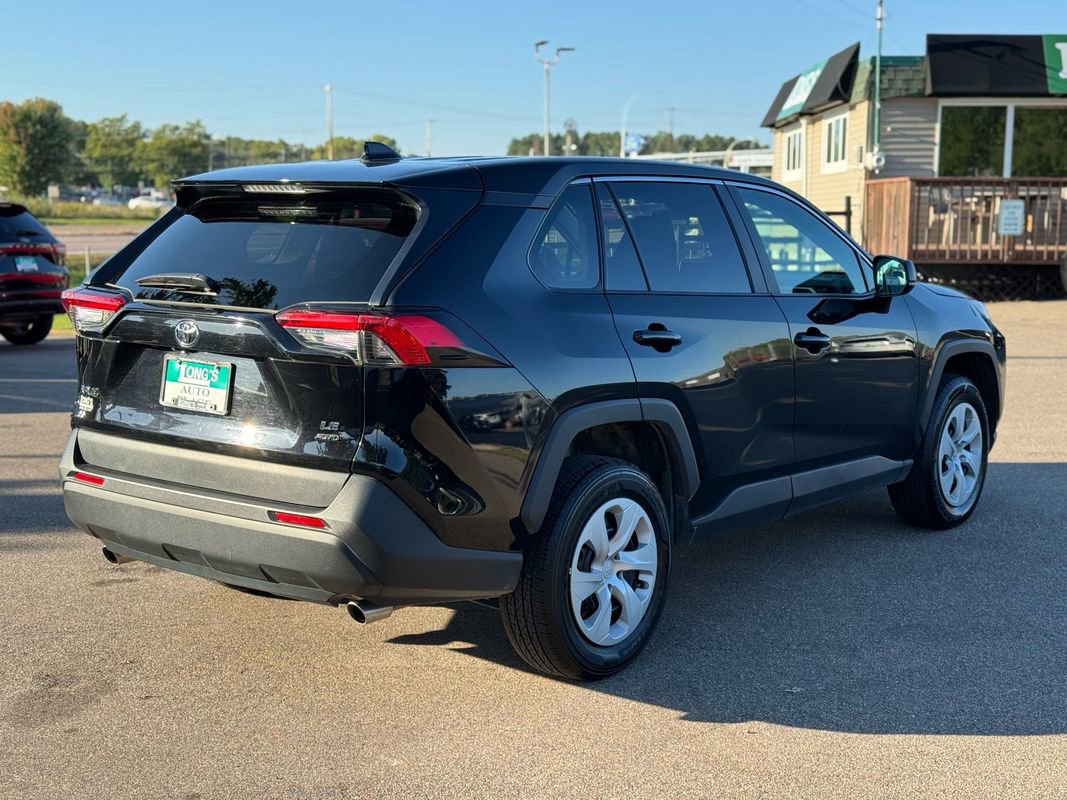Used 2024 Toyota RAV4 LE image 8