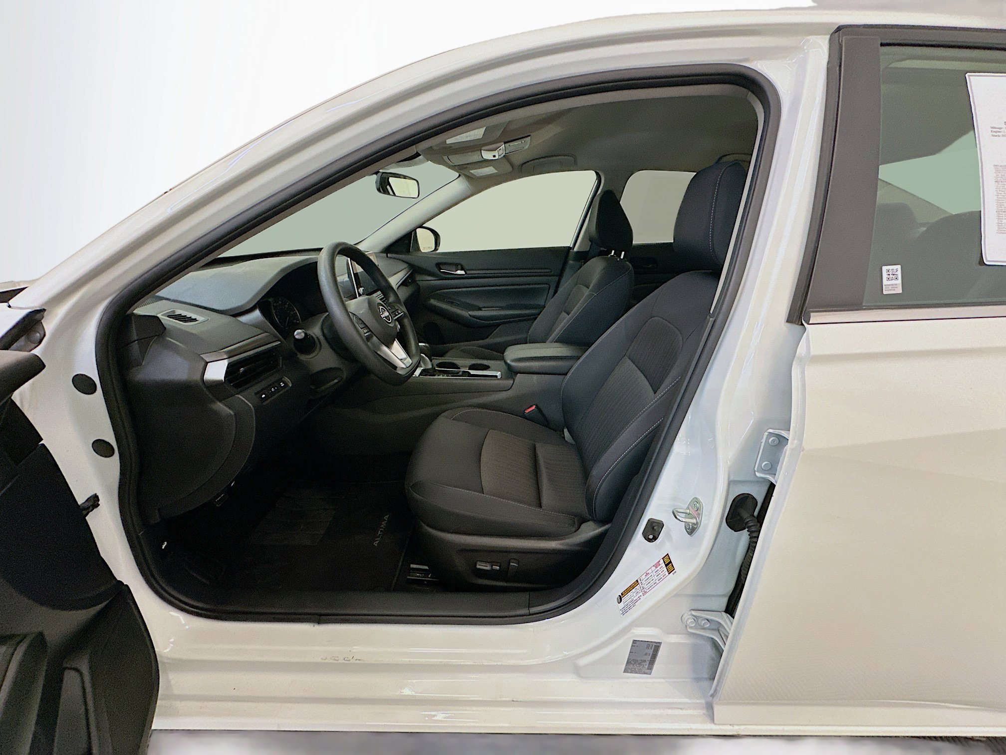 Used 2025 Nissan Altima 2.5 SV image 13