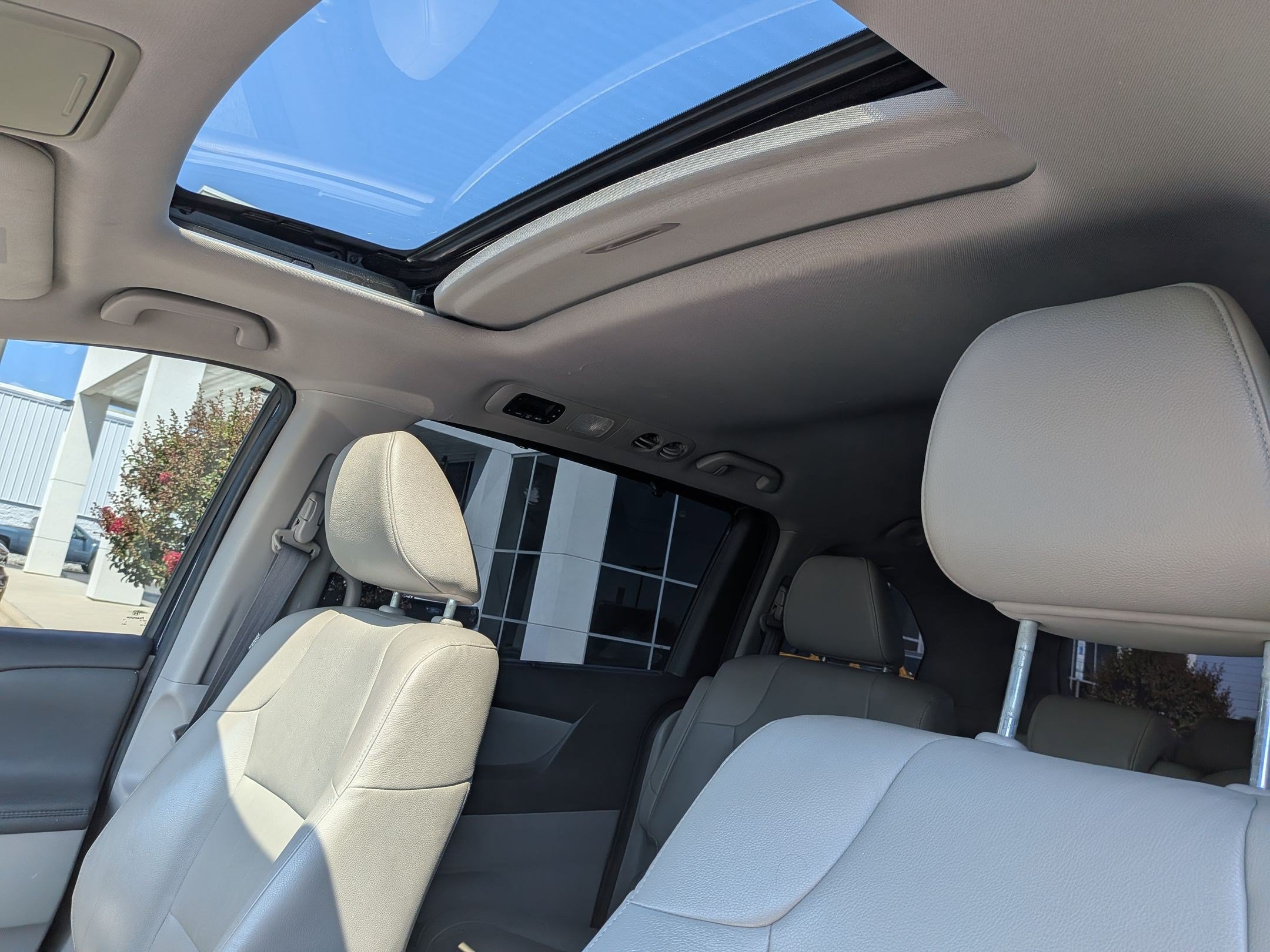 Used 2017 Honda Odyssey EX-L image 18