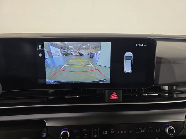 Used 2025 Kia Carnival FWD image 23